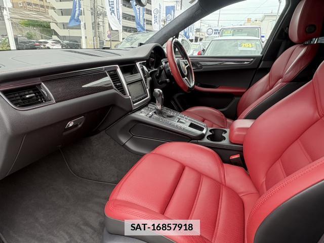Porsche MACAN 2016-01 7815537-6