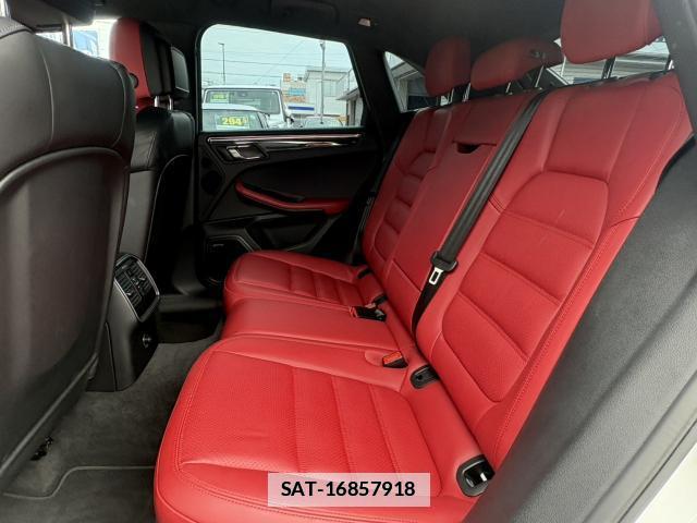 Porsche MACAN 2016-01 7815537-7