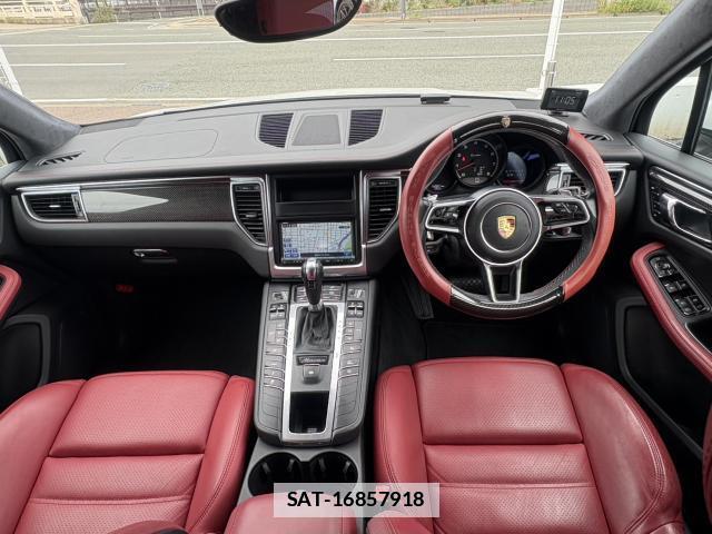 Porsche MACAN 2016-01 7815537-8