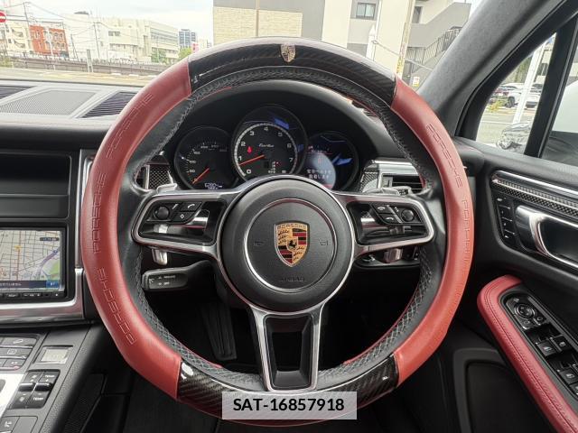 Porsche MACAN 2016-01 7815537-9