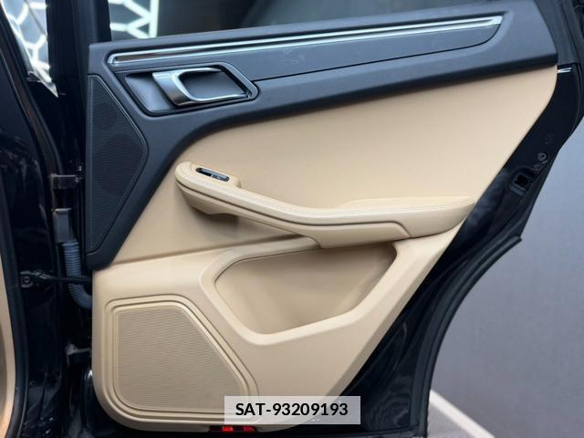 Porsche MACAN 2018-03 7816877-15