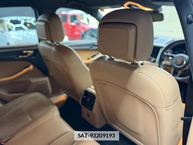 Porsche MACAN 2018-03 7816877-16