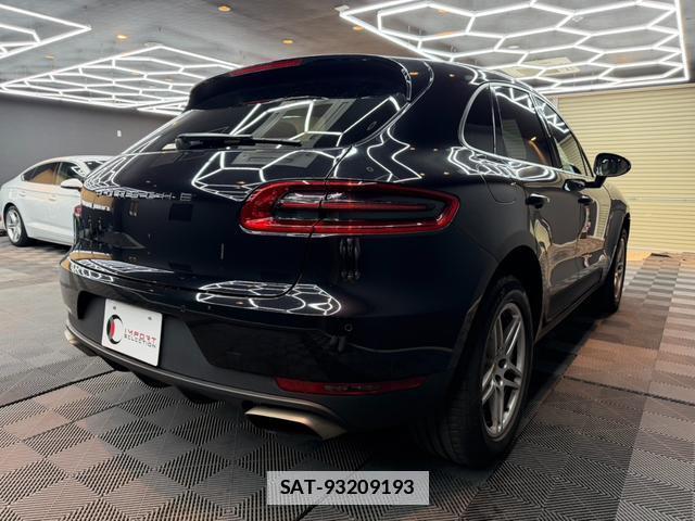 Porsche MACAN 2018-03 7816877-4