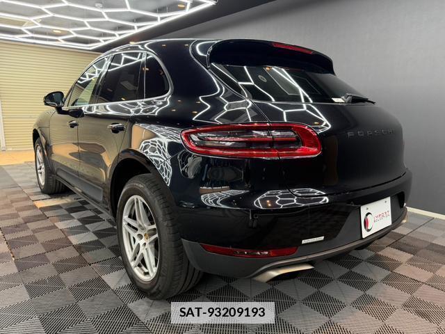 Porsche MACAN 2018-03 7816877-6