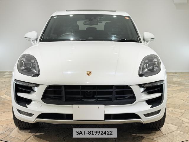 Porsche MACAN 2018-05 7817717-1