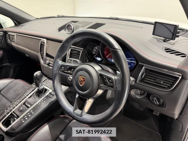 Porsche MACAN 2018-05 7817717-3