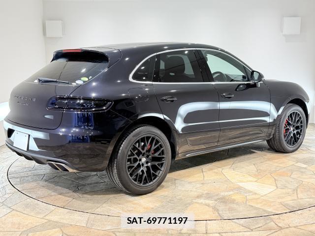 Porsche MACAN 2016-12 7817724-2
