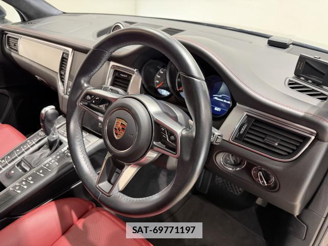 Porsche MACAN 2016-12 7817724-3