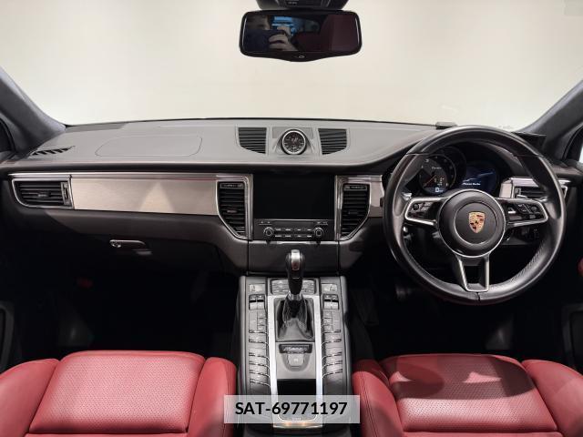 Porsche MACAN 2016-12 7817724-5