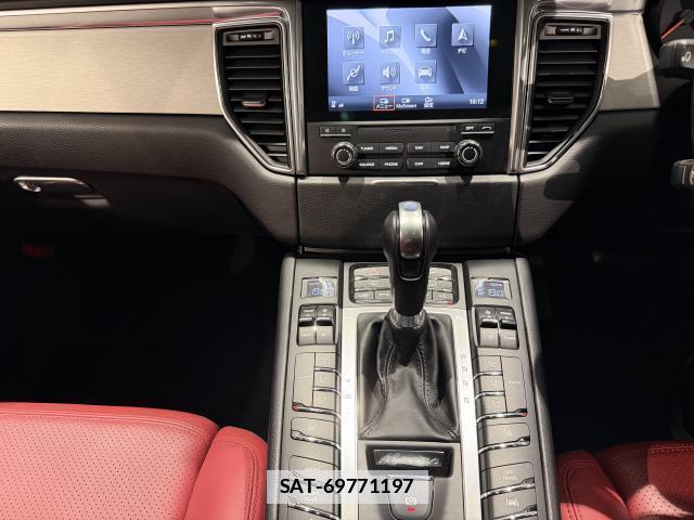 Porsche MACAN 2016-12 7817724-7