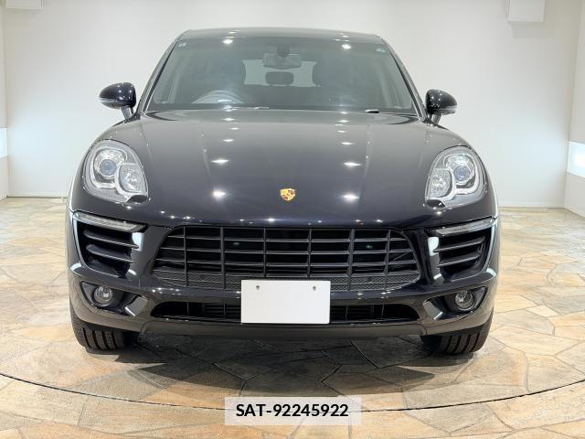 Porsche MACAN 2015-07 7817740-1