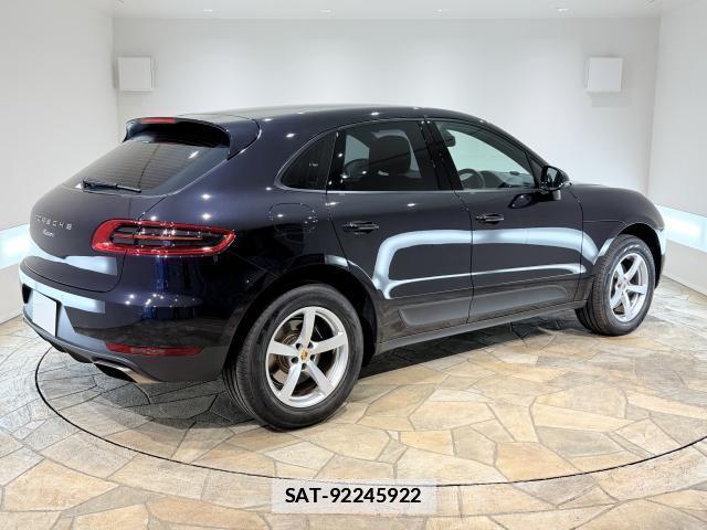 Porsche MACAN 2015-07 7817740-2