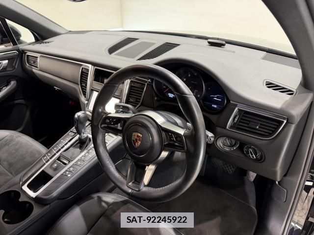 Porsche MACAN 2015-07 7817740-3