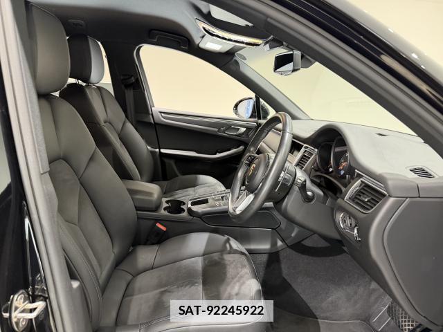 Porsche MACAN 2015-07 7817740-4