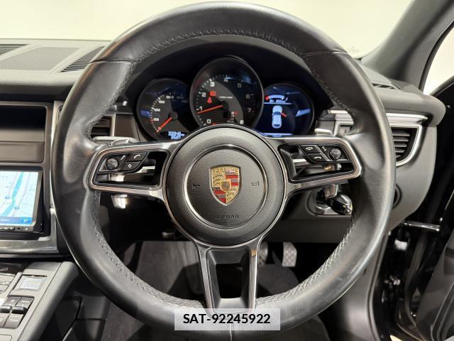 Porsche MACAN 2015-07 7817740-6