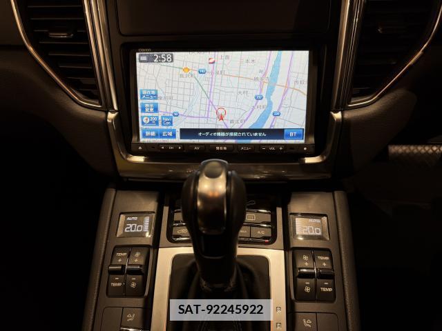 Porsche MACAN 2015-07 7817740-7