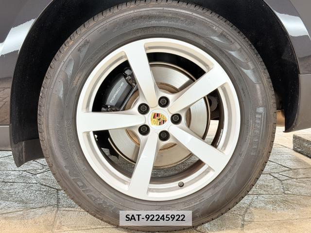 Porsche MACAN 2015-07 7817740-8