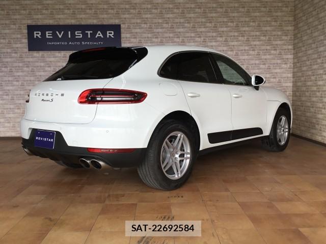 Porsche MACAN 2015-09 7817862-1
