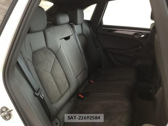 Porsche MACAN 2015-09 7817862-10