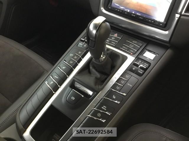 Porsche MACAN 2015-09 7817862-14