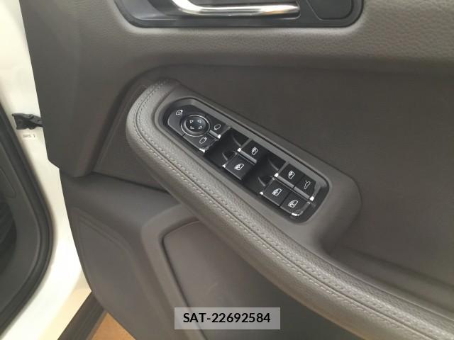 Porsche MACAN 2015-09 7817862-19