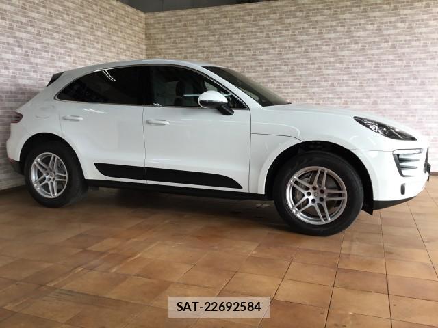 Porsche MACAN 2015-09 7817862-6