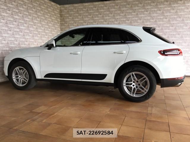 Porsche MACAN 2015-09 7817862-7