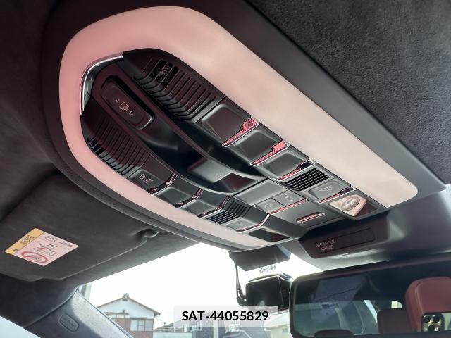 Porsche MACAN 2018-10 7817878-12