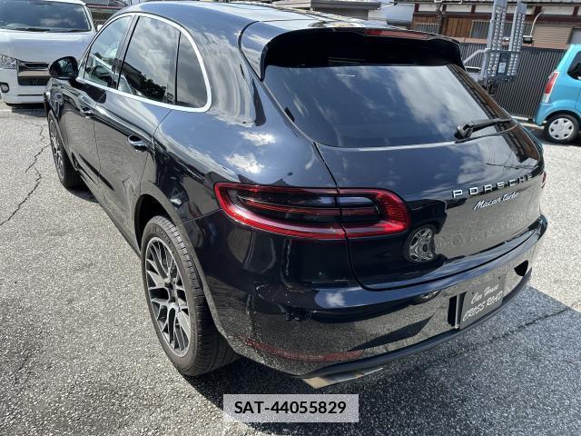 Porsche MACAN 2018-10 7817878-2