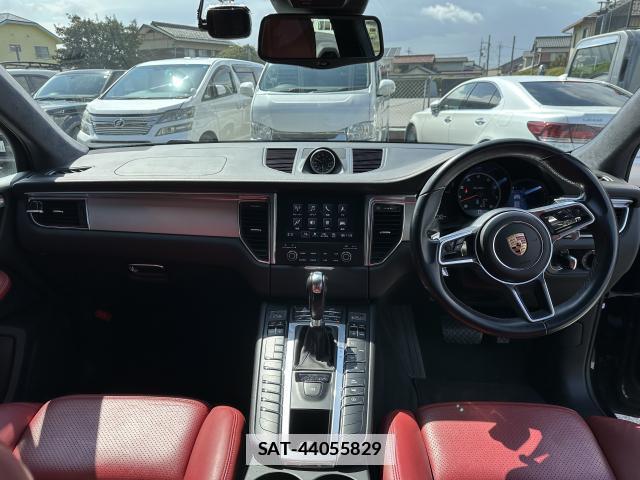 Porsche MACAN 2018-10 7817878-4
