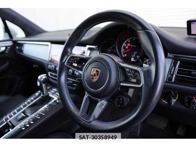Porsche MACAN 2020-06 7818635-3