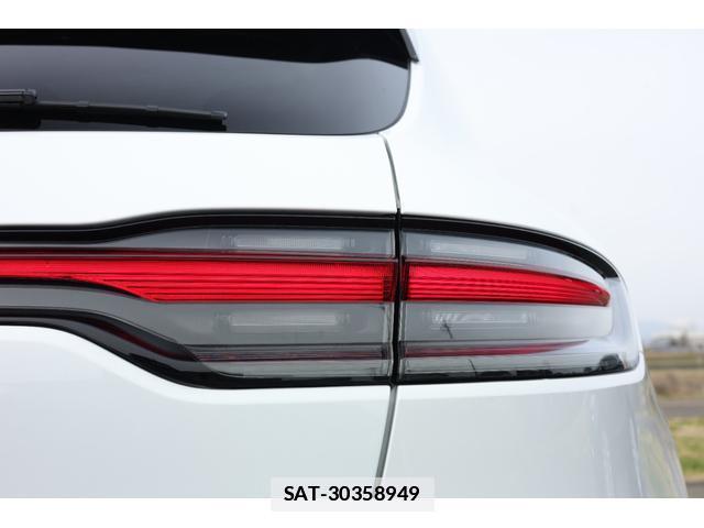 Porsche MACAN 2020-06 7818635-7
