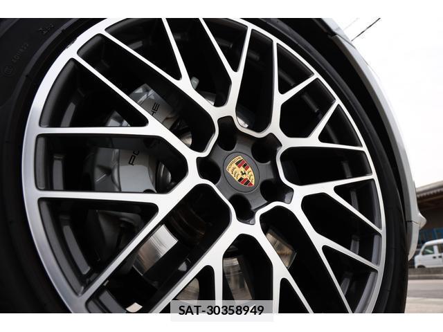 Porsche MACAN 2020-06 7818635-8