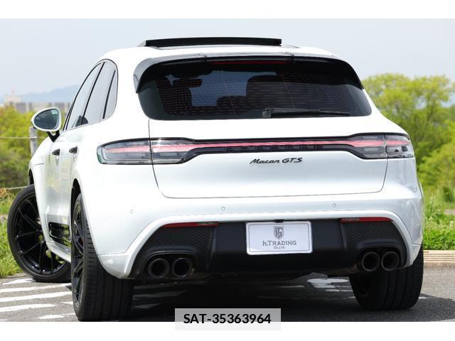 Porsche MACAN 2021-12 7818645-1