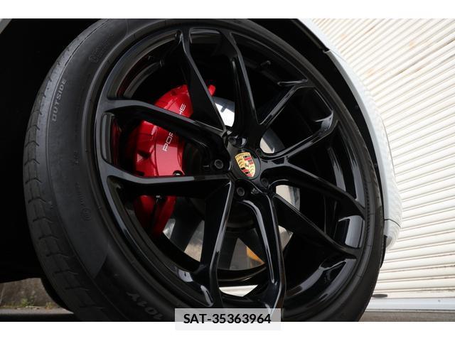 Porsche MACAN 2021-12 7818645-10