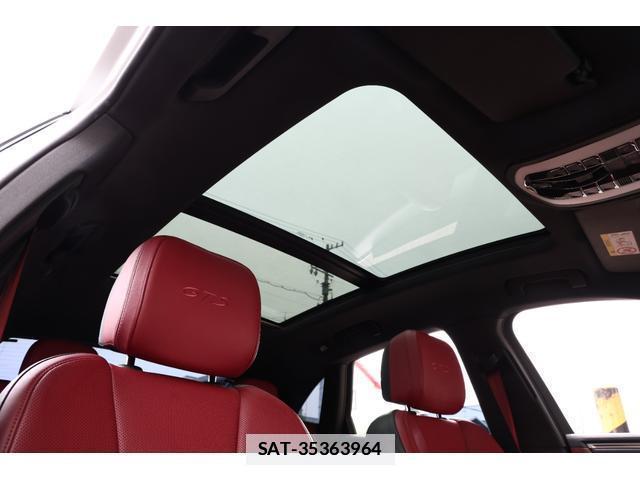 Porsche MACAN 2021-12 7818645-11