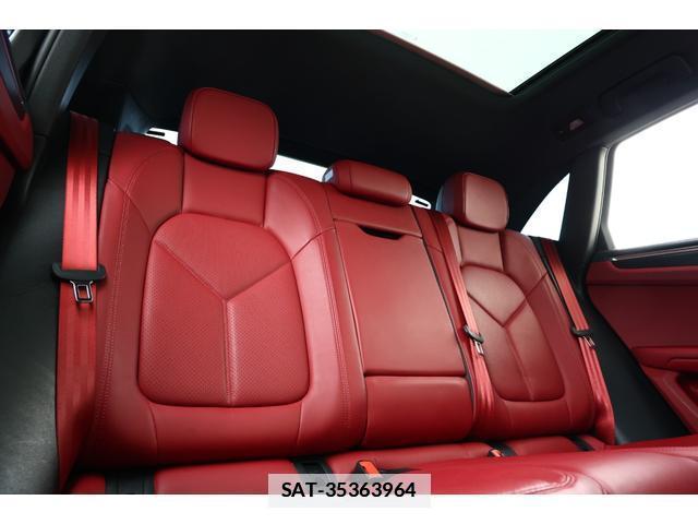 Porsche MACAN 2021-12 7818645-15