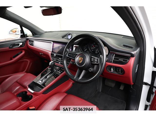 Porsche MACAN 2021-12 7818645-4