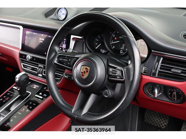 Porsche MACAN 2021-12 7818645-5