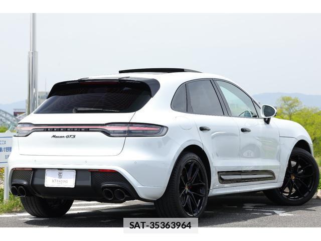 Porsche MACAN 2021-12 7818645-7