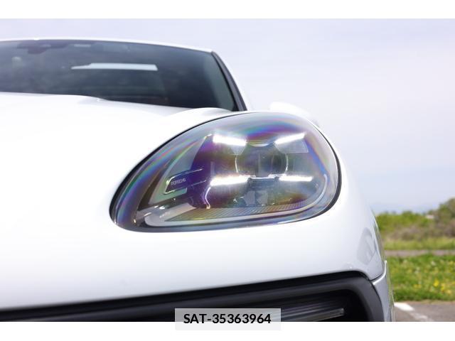 Porsche MACAN 2021-12 7818645-8