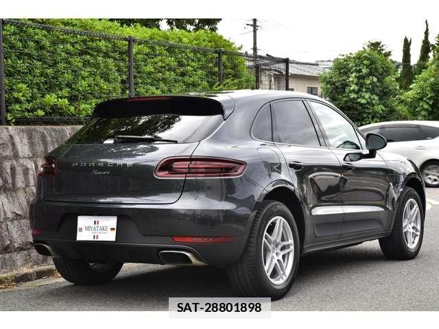 Porsche MACAN 2016-06 7819011-10