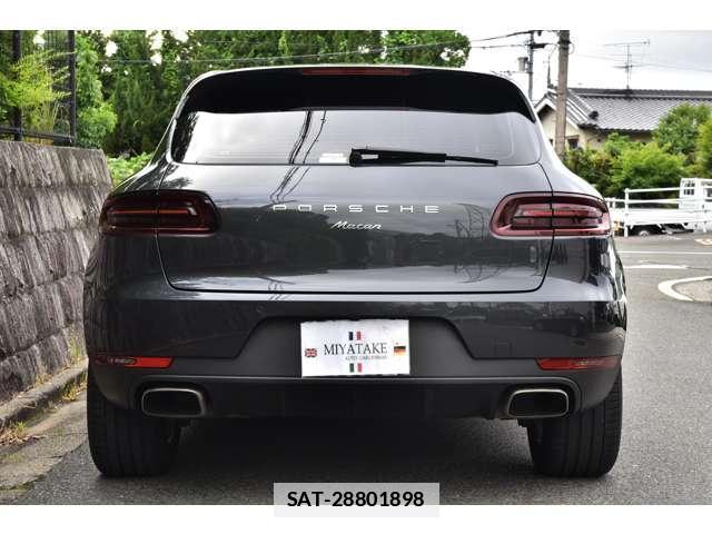 Porsche MACAN 2016-06 7819011-12