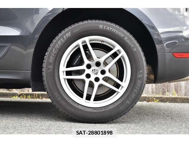 Porsche MACAN 2016-06 7819011-16