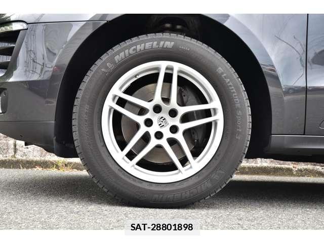 Porsche MACAN 2016-06 7819011-18