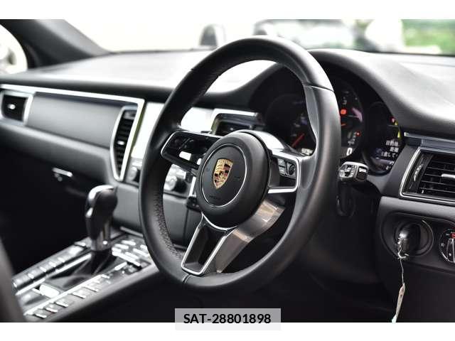 Porsche MACAN 2016-06 7819011-2