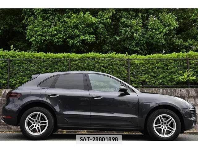 Porsche MACAN 2016-06 7819011-9