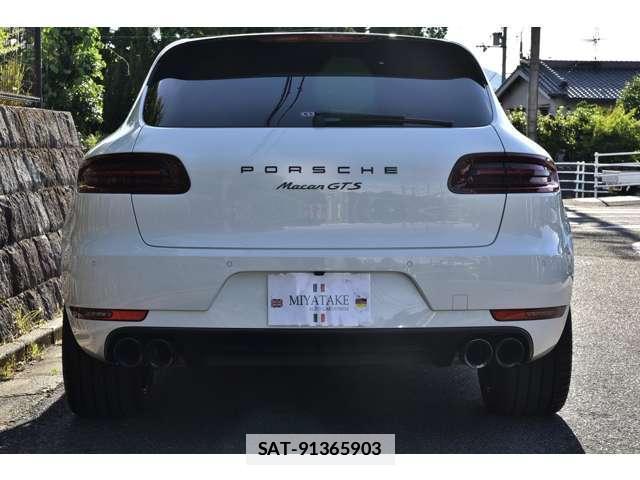 Porsche MACAN 2016-09 7819016-10