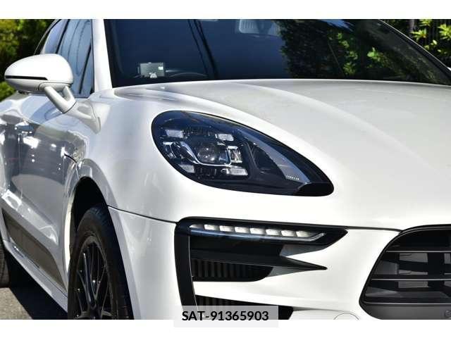 Porsche MACAN 2016-09 7819016-6