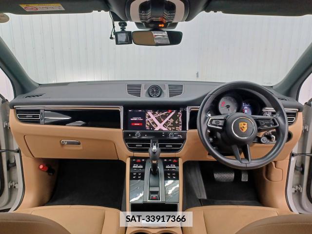 Porsche MACAN 2021-12 7820497-11